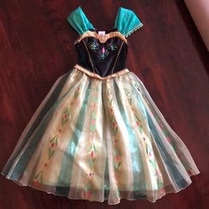 Disney store- Anna Frozen costume-size 5/6